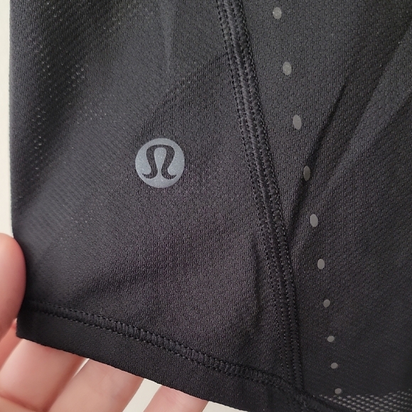 Lululemon Black T-Shirt - Picture 2 of 12